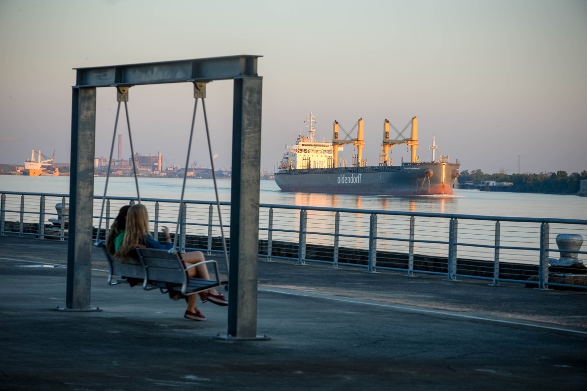 People on swing overlooking Mississippi River